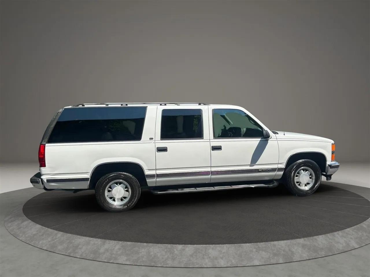 Chevrolet Suburban C1500 2WD 1999