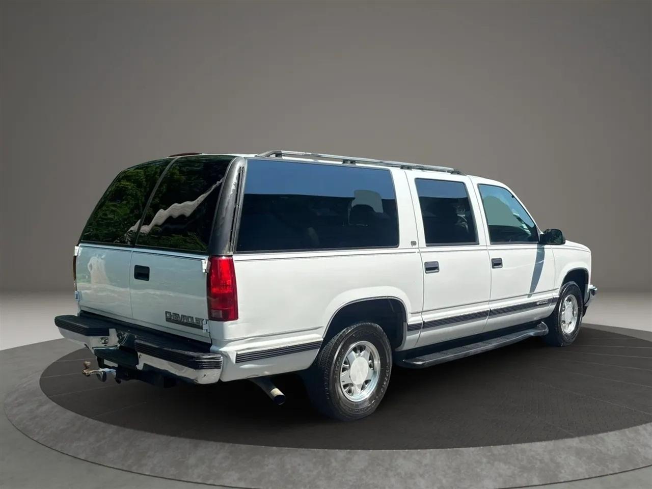 Chevrolet Suburban C1500 2WD 1999