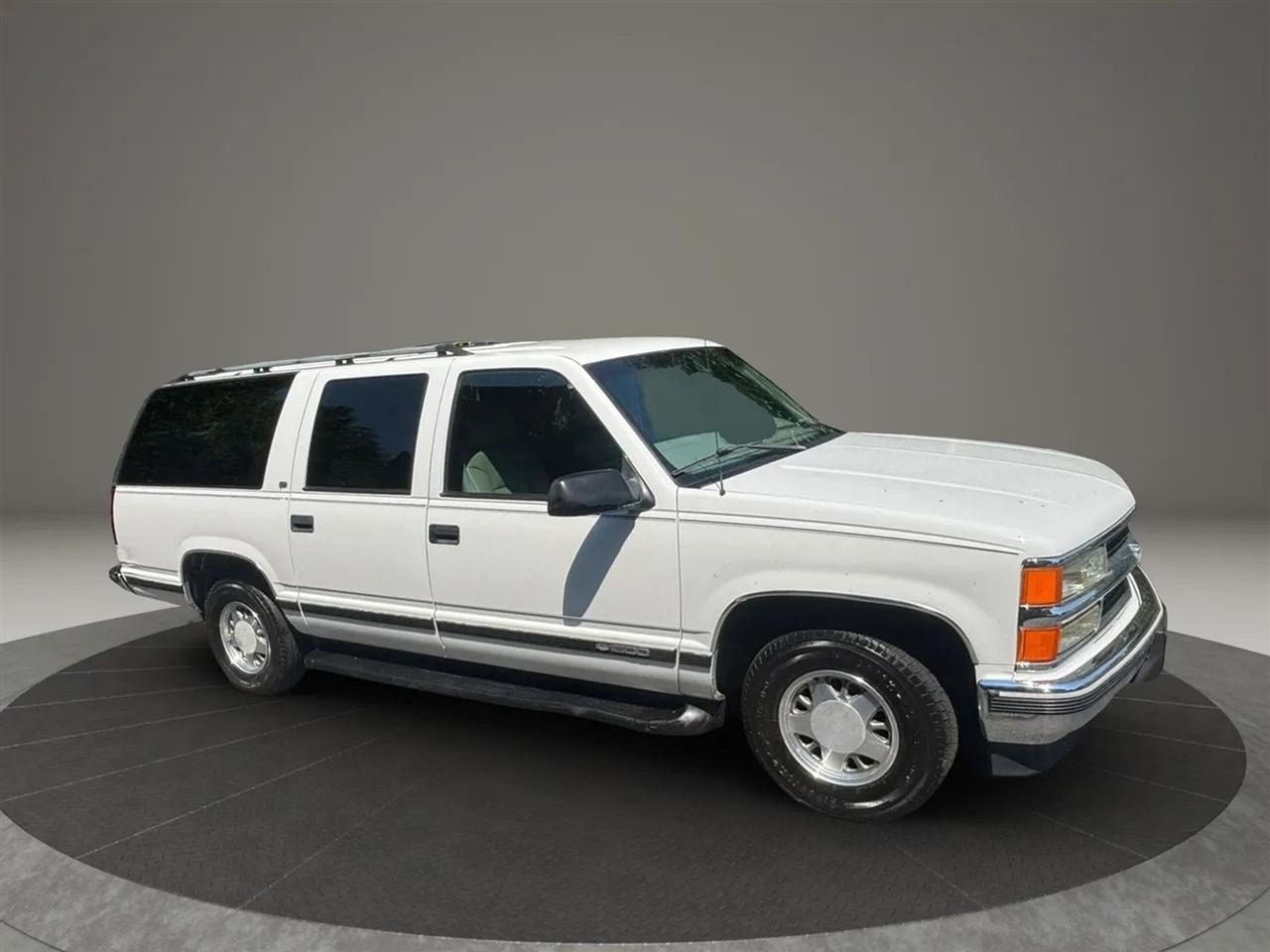 Chevrolet Suburban C1500 2WD 1999