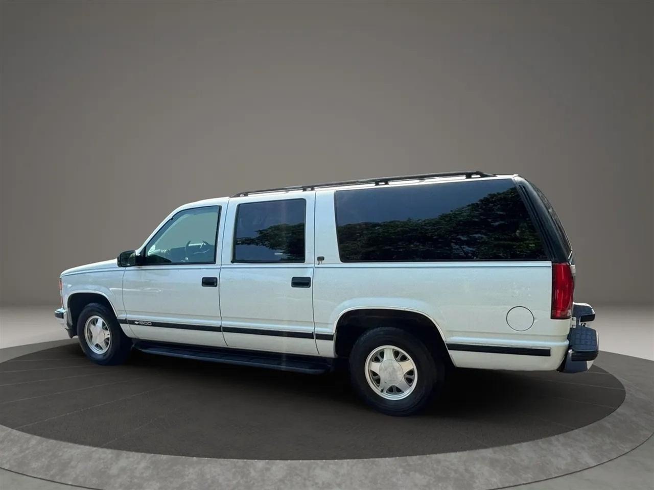 Chevrolet Suburban C1500 2WD 1999