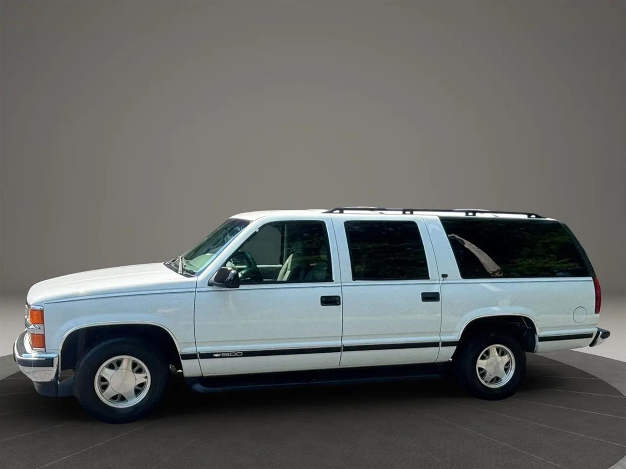 Chevrolet Suburban C1500 2WD 1999