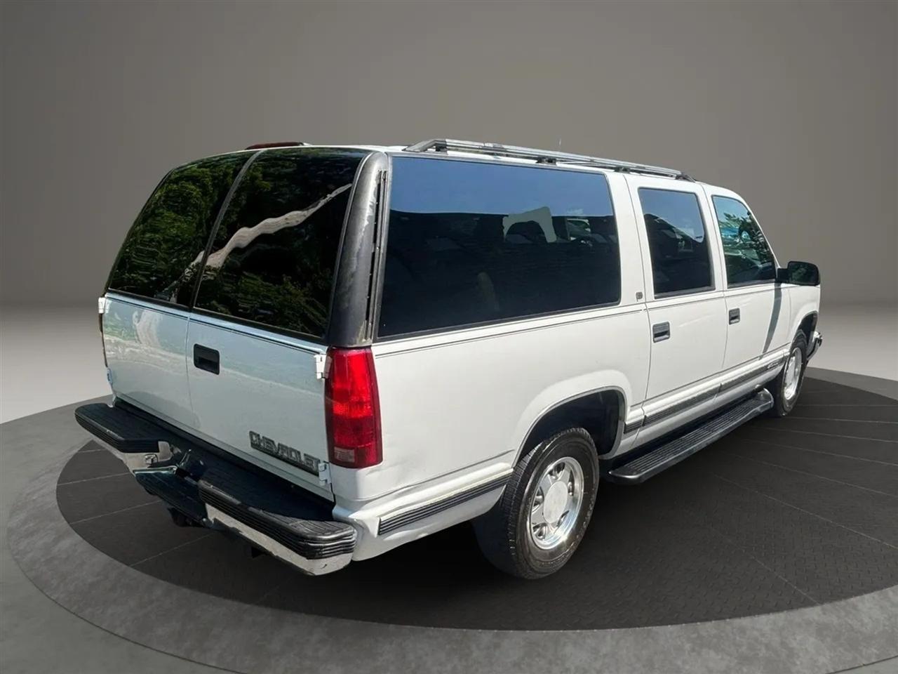 Chevrolet Suburban C1500 2WD 1999