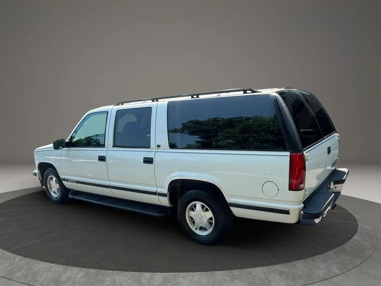 Chevrolet Suburban C1500 2WD 1999