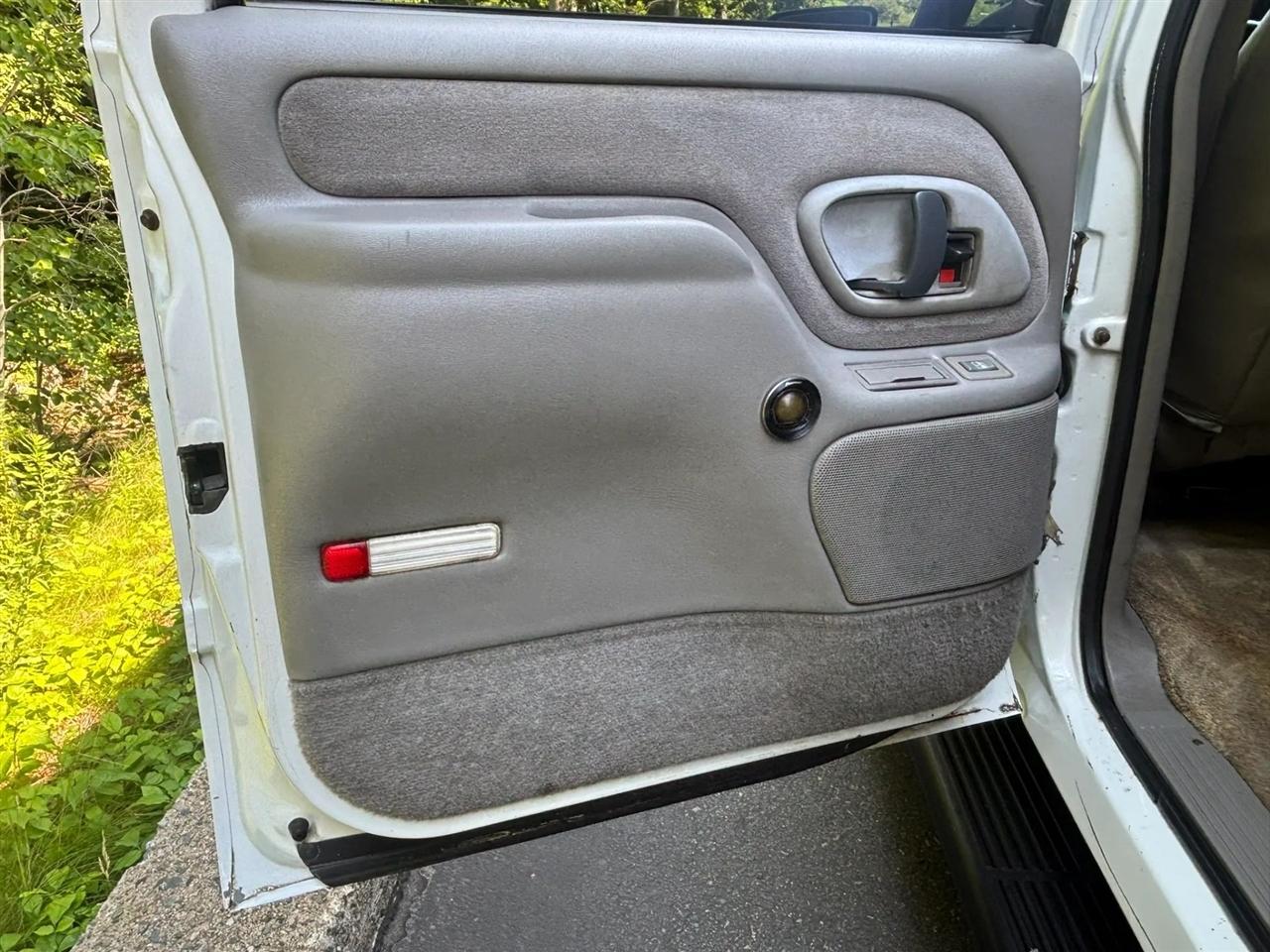 Chevrolet Suburban C1500 2WD 1999