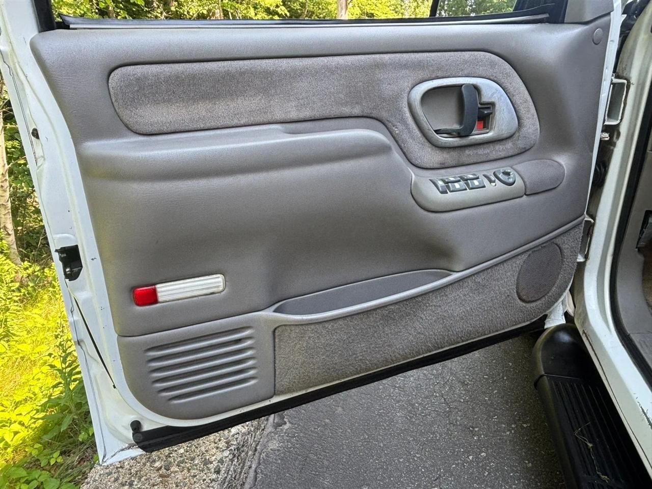 Chevrolet Suburban C1500 2WD 1999