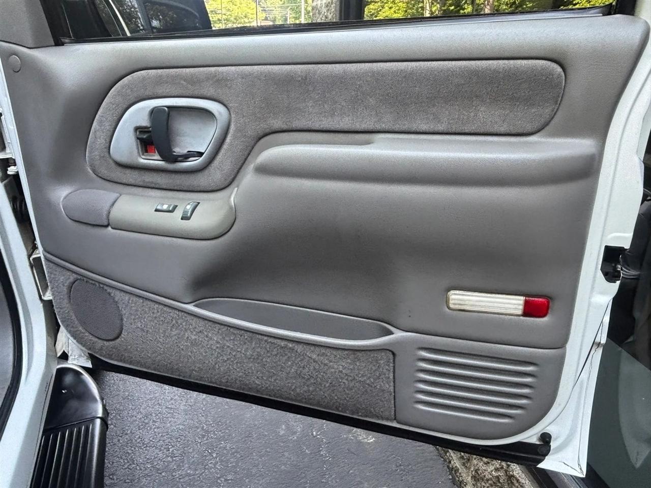 Chevrolet Suburban C1500 2WD 1999