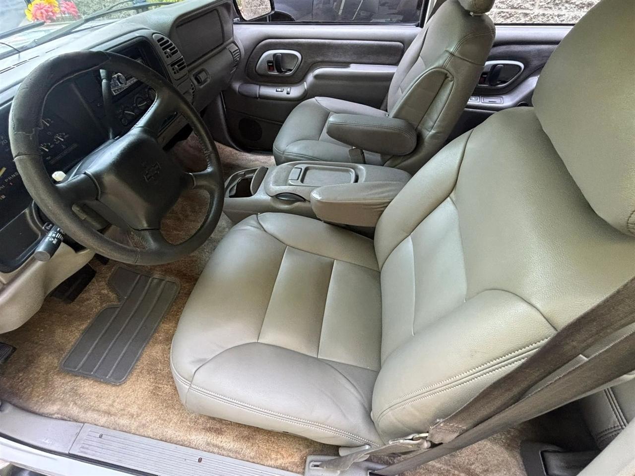 Chevrolet Suburban C1500 2WD 1999