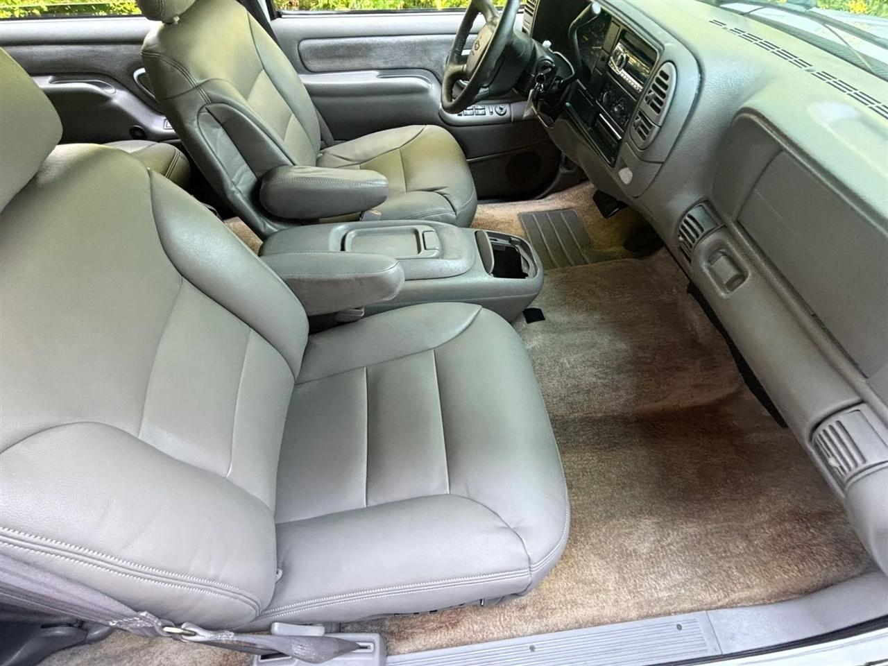 Chevrolet Suburban C1500 2WD 1999