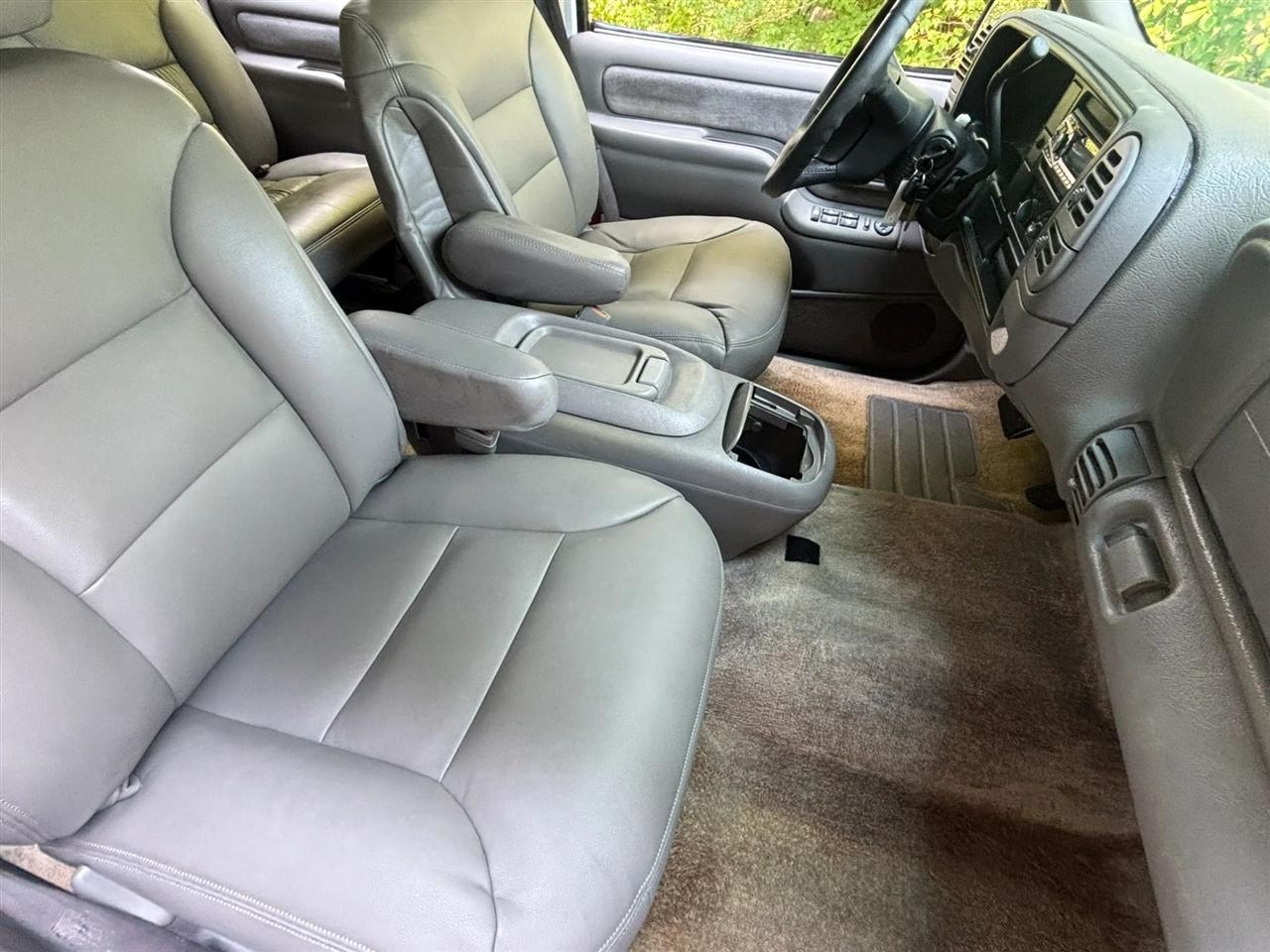 Chevrolet Suburban C1500 2WD 1999