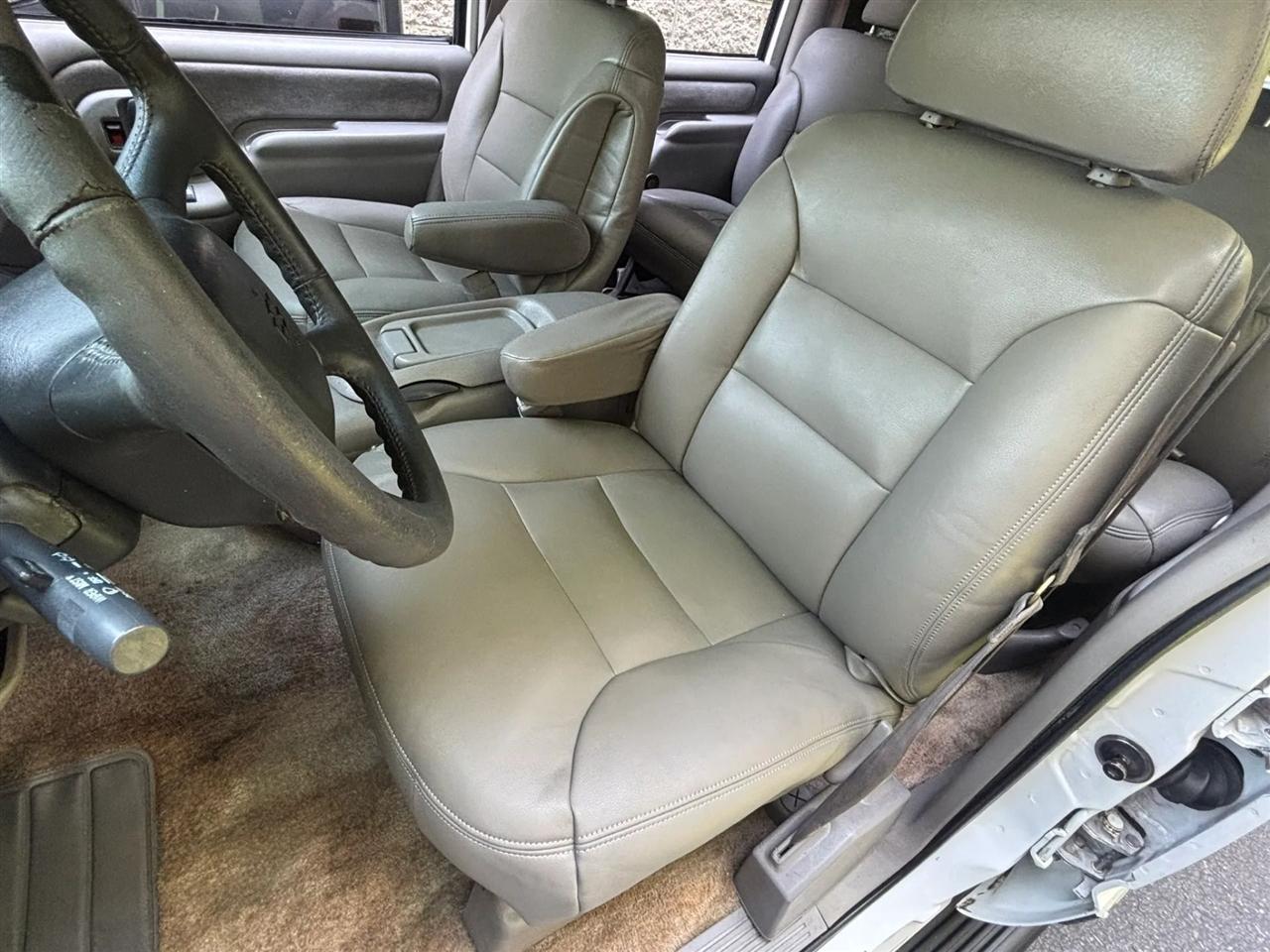 Chevrolet Suburban C1500 2WD 1999