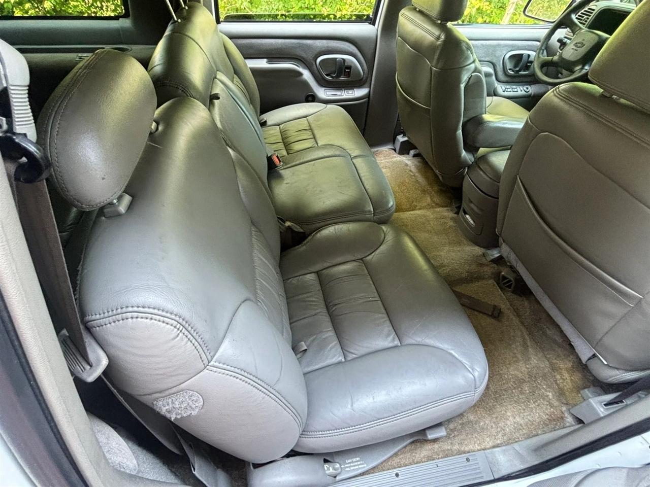 Chevrolet Suburban C1500 2WD 1999