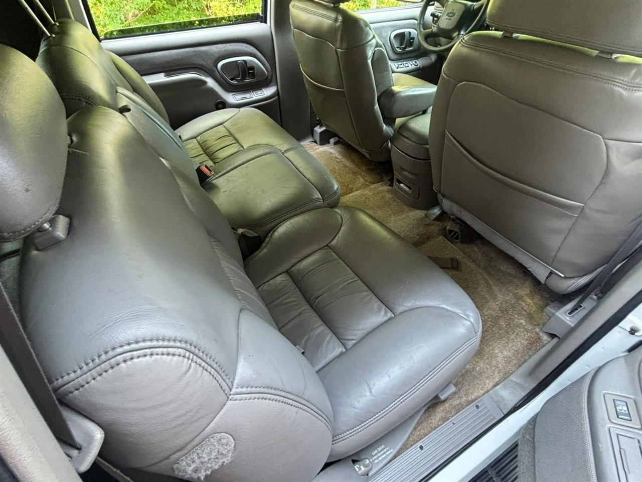 Chevrolet Suburban C1500 2WD 1999