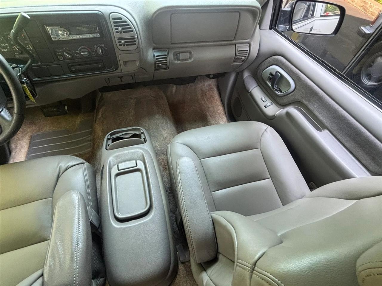 Chevrolet Suburban C1500 2WD 1999