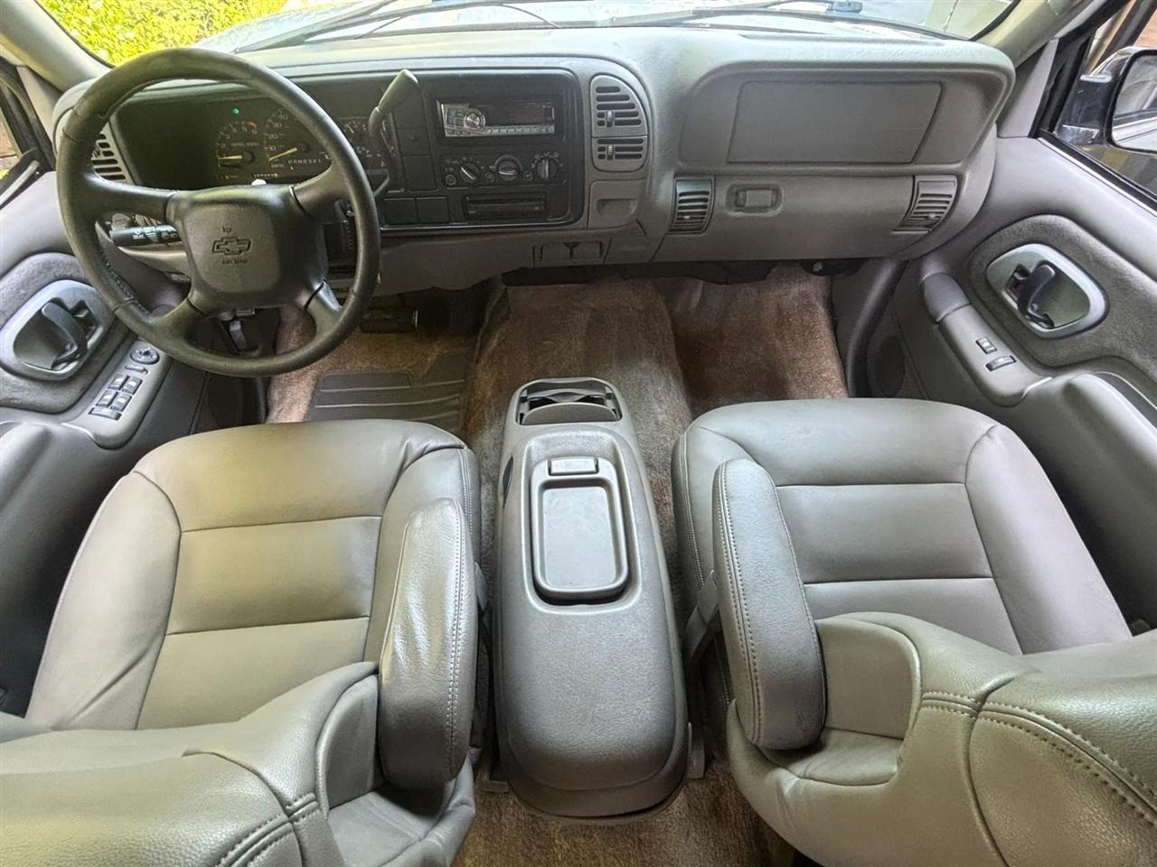 Chevrolet Suburban C1500 2WD 1999