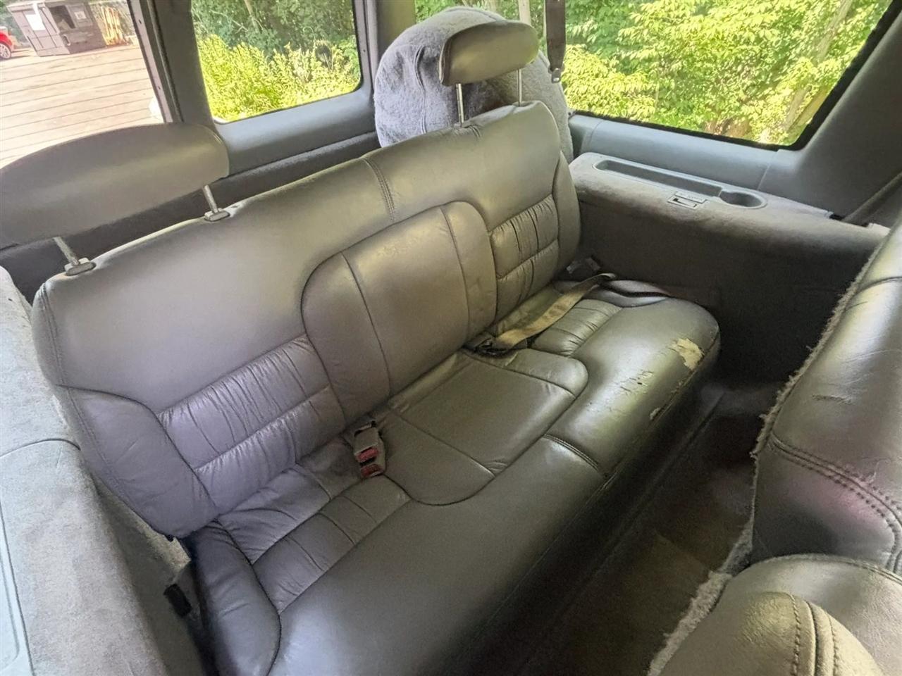 Chevrolet Suburban C1500 2WD 1999