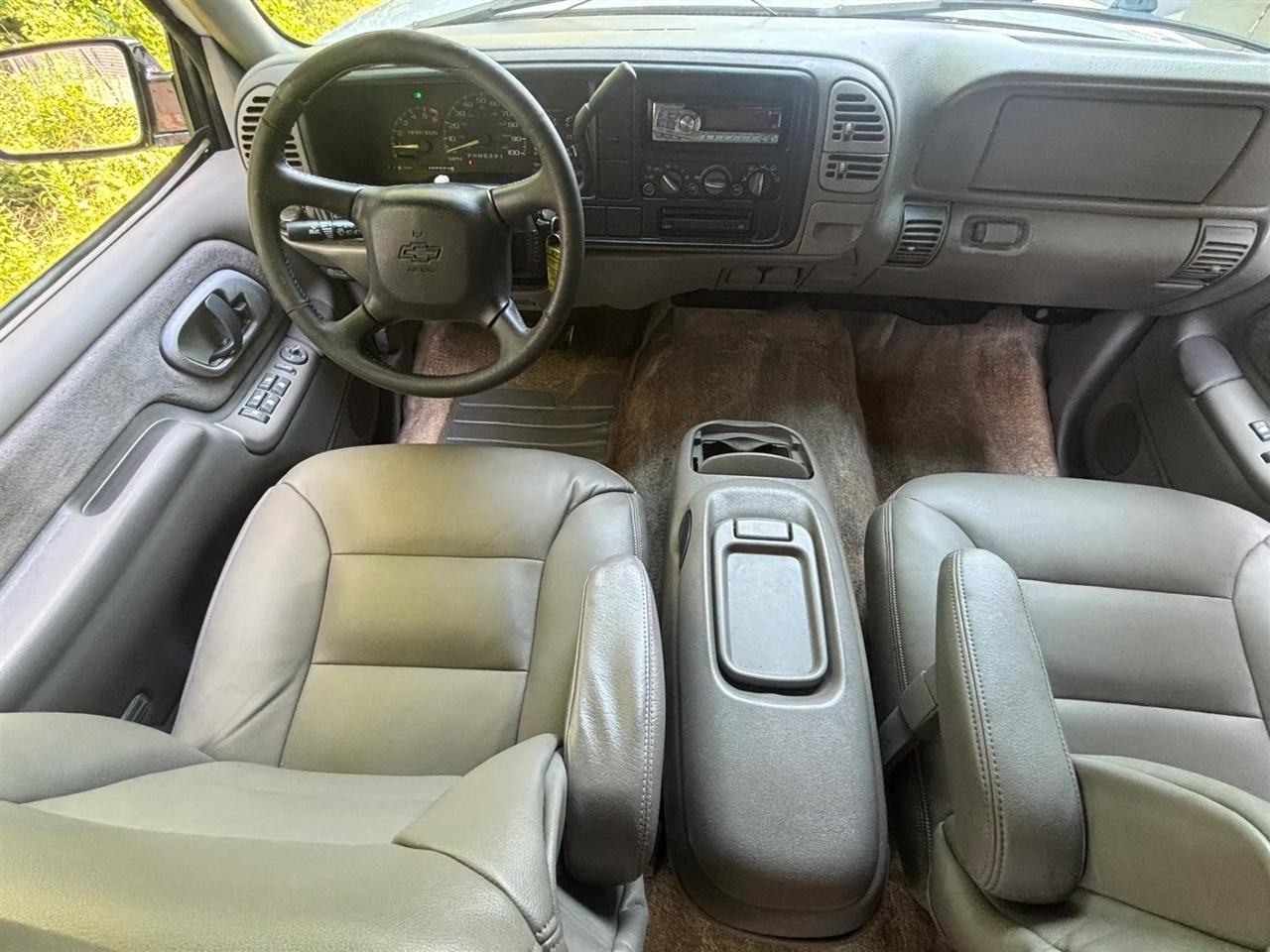 Chevrolet Suburban C1500 2WD 1999