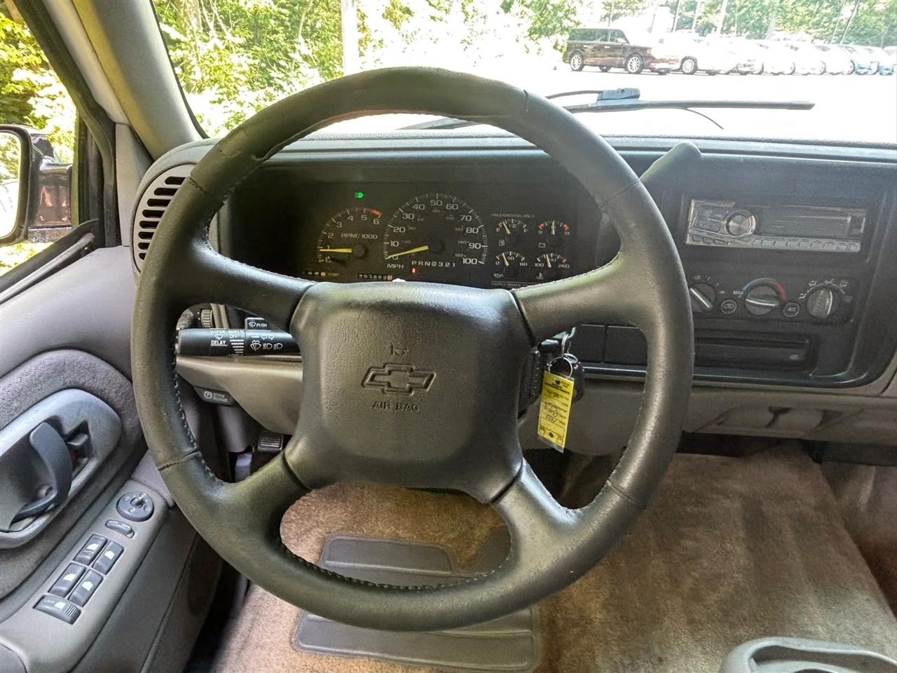 Chevrolet Suburban C1500 2WD 1999
