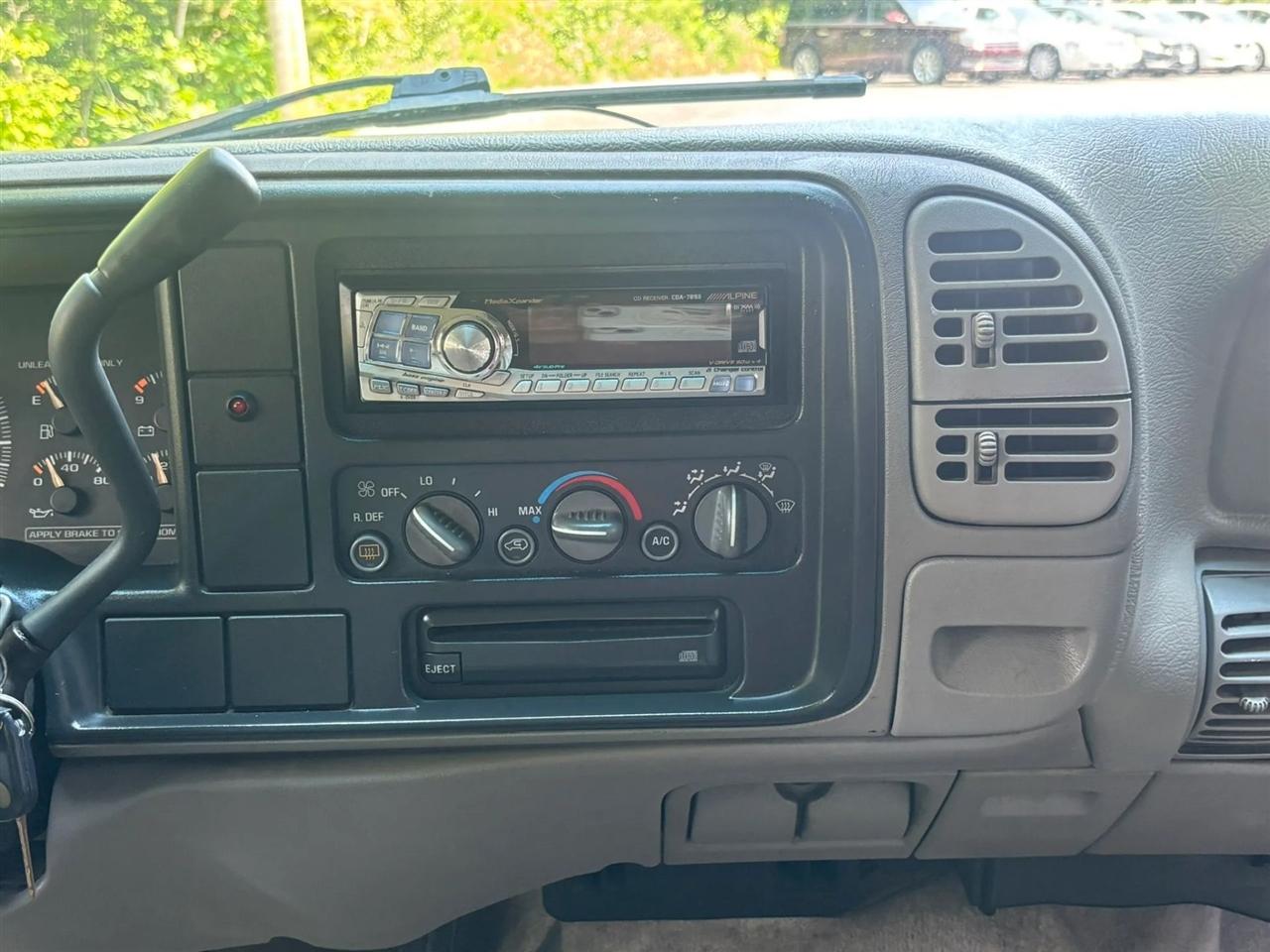 Chevrolet Suburban C1500 2WD 1999