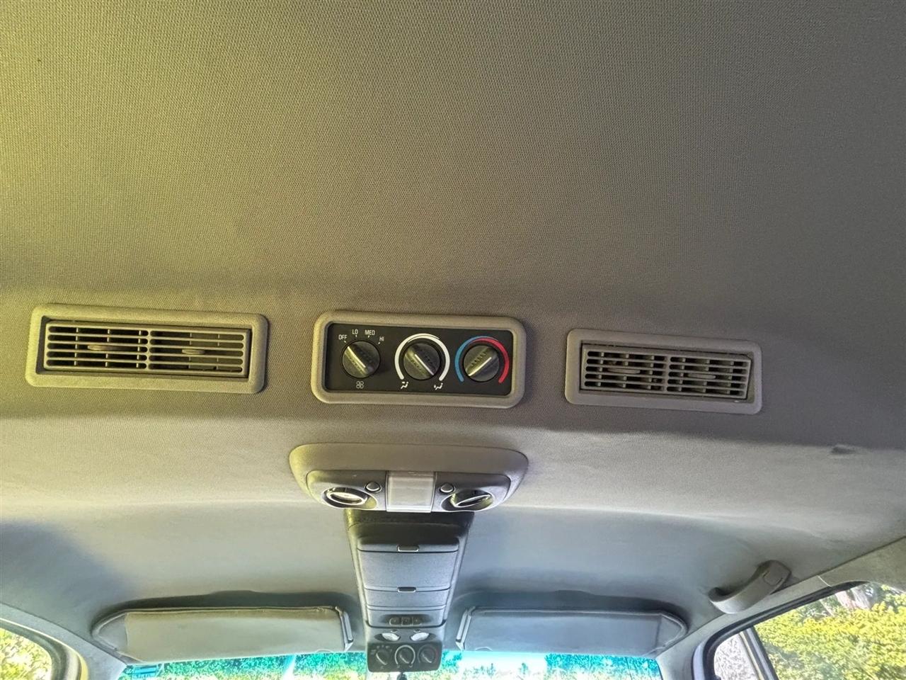 Chevrolet Suburban C1500 2WD 1999