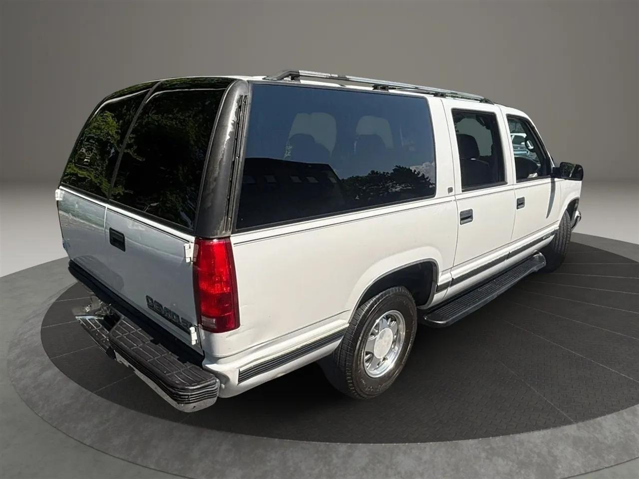 Chevrolet Suburban C1500 2WD 1999
