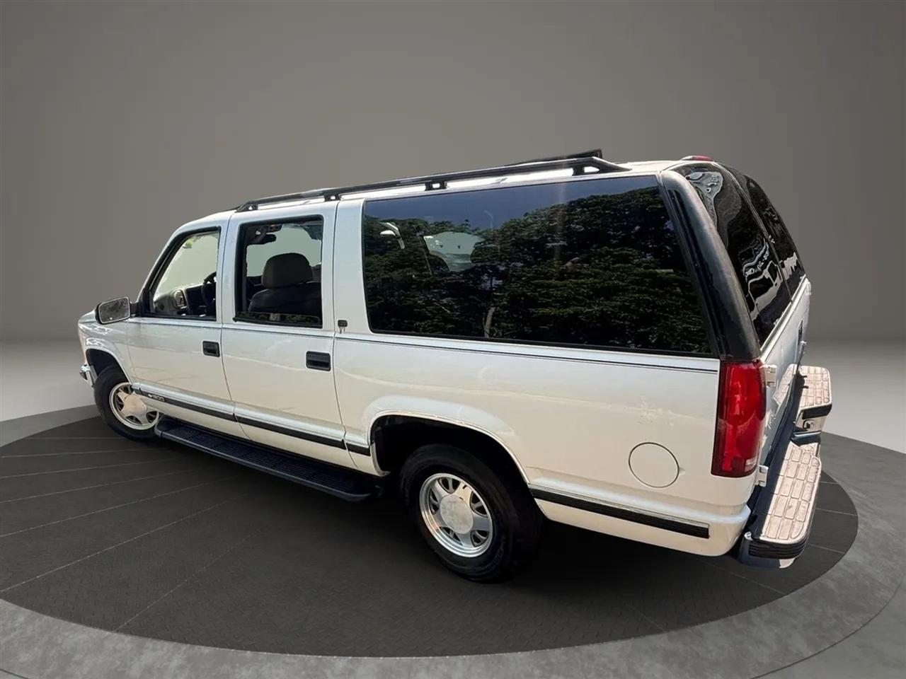Chevrolet Suburban C1500 2WD 1999