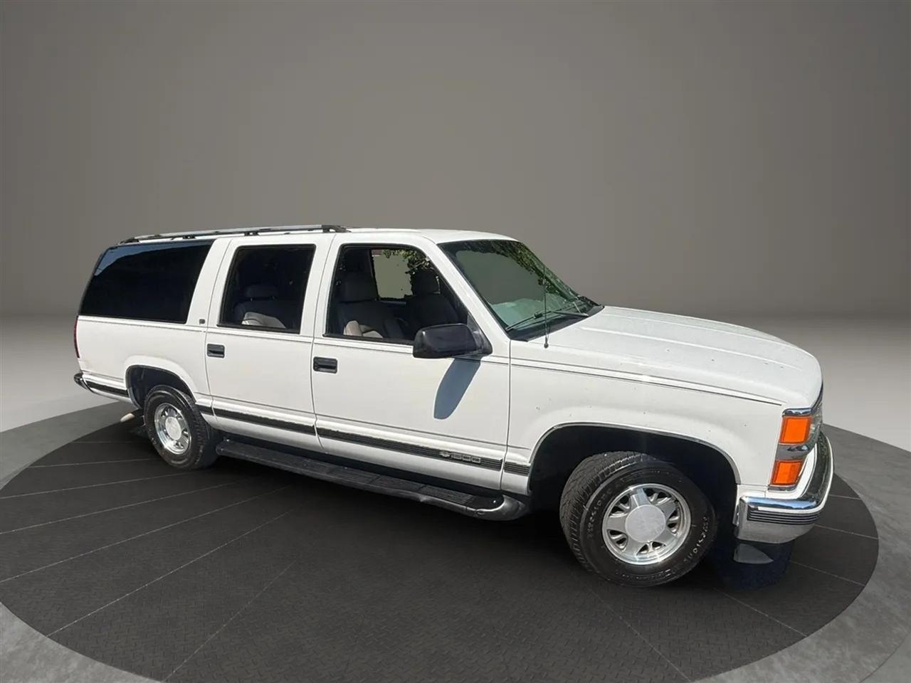 Chevrolet Suburban C1500 2WD 1999