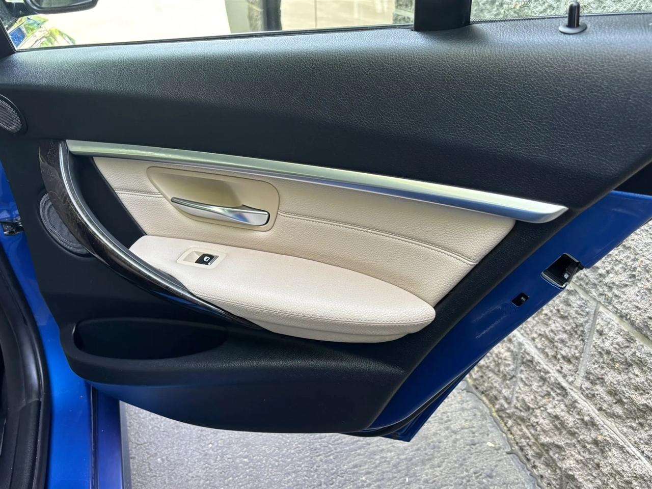 BMW 3-Series 330i xDrive SULEV Sedan 2017