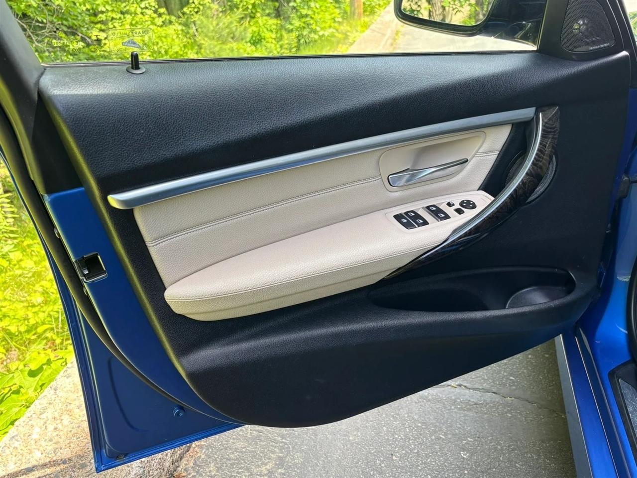 BMW 3-Series 330i xDrive SULEV Sedan 2017