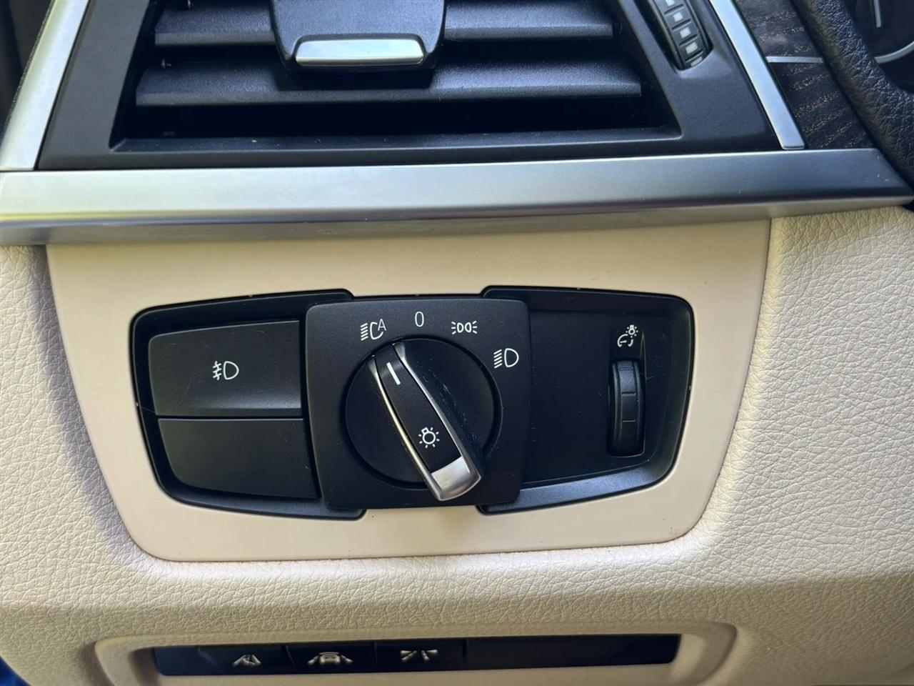 BMW 3-Series 330i xDrive SULEV Sedan 2017