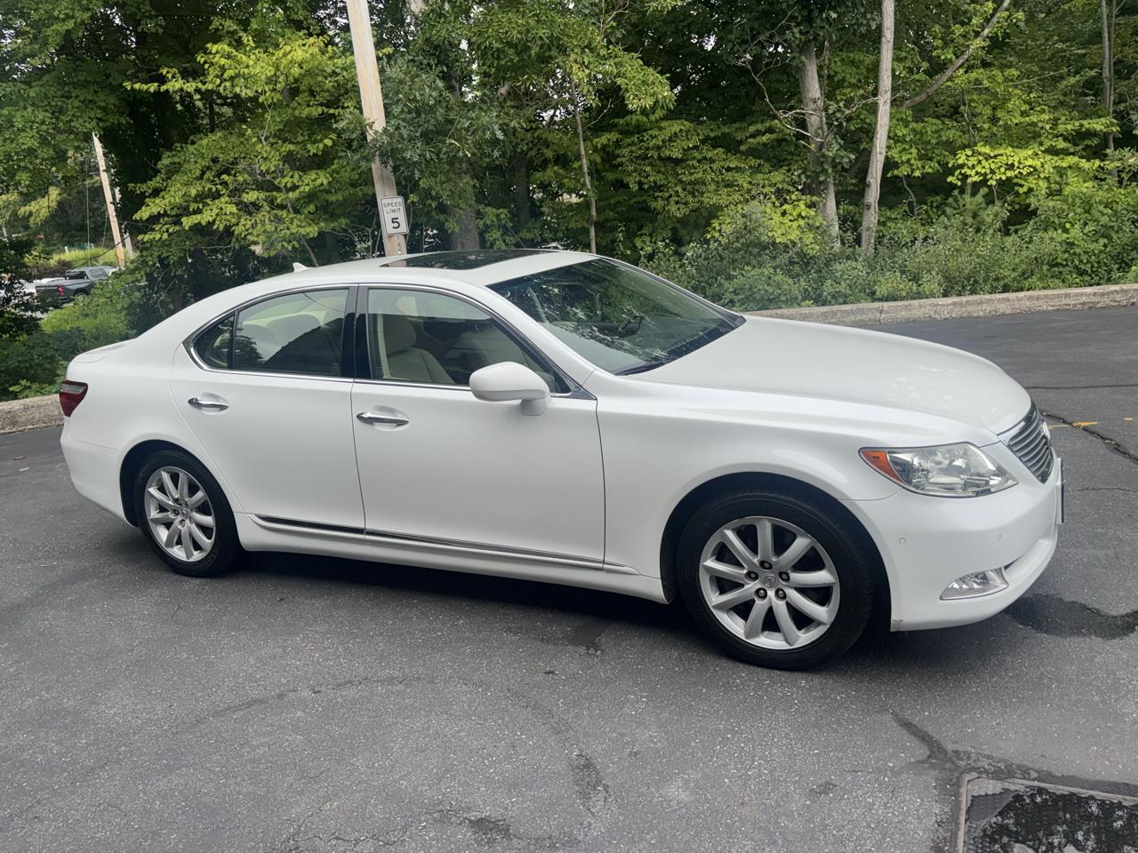 Lexus LS 460 Luxury Sedan AWD 2009