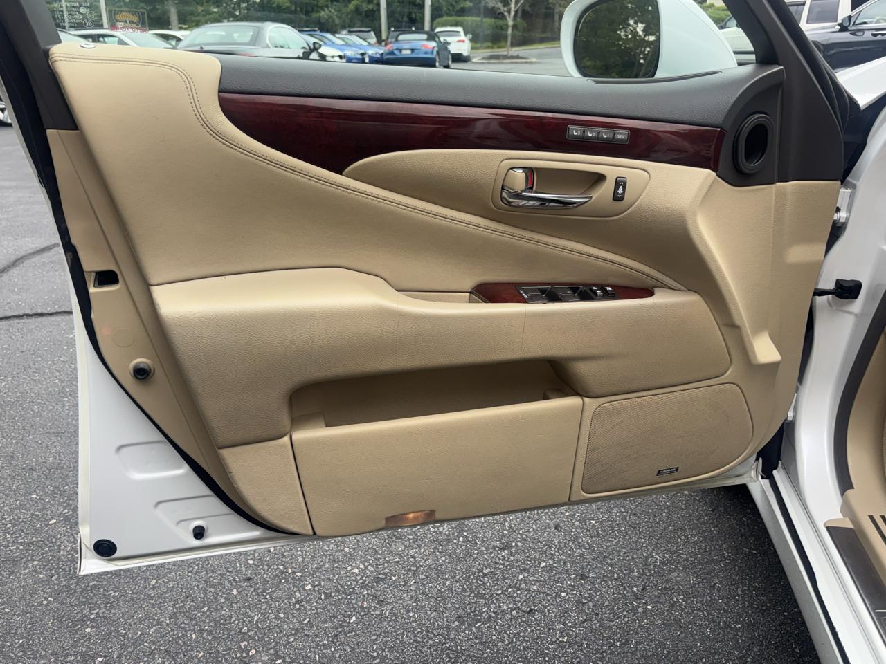 Lexus LS 460 Luxury Sedan AWD 2009