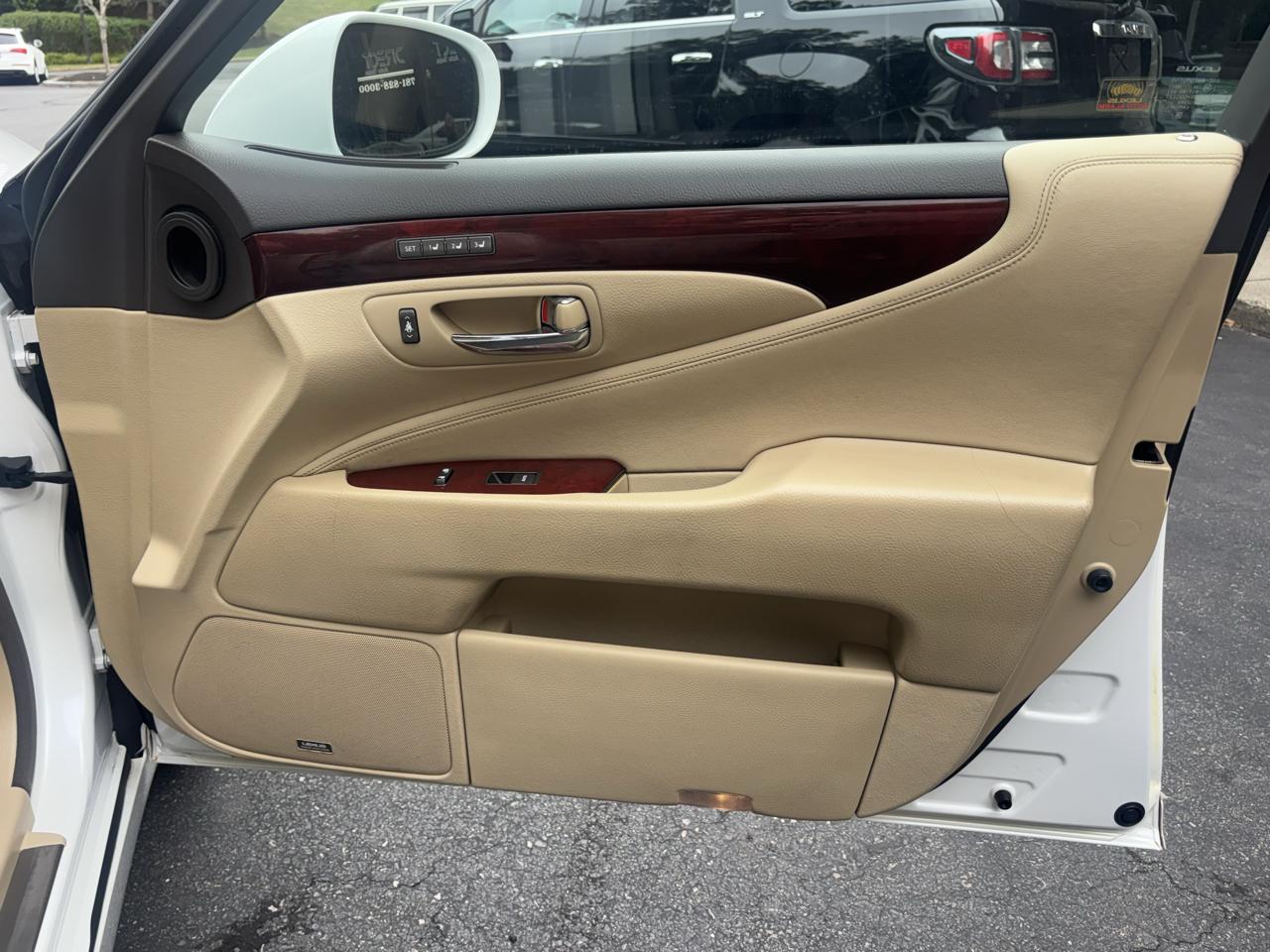 Lexus LS 460 Luxury Sedan AWD 2009