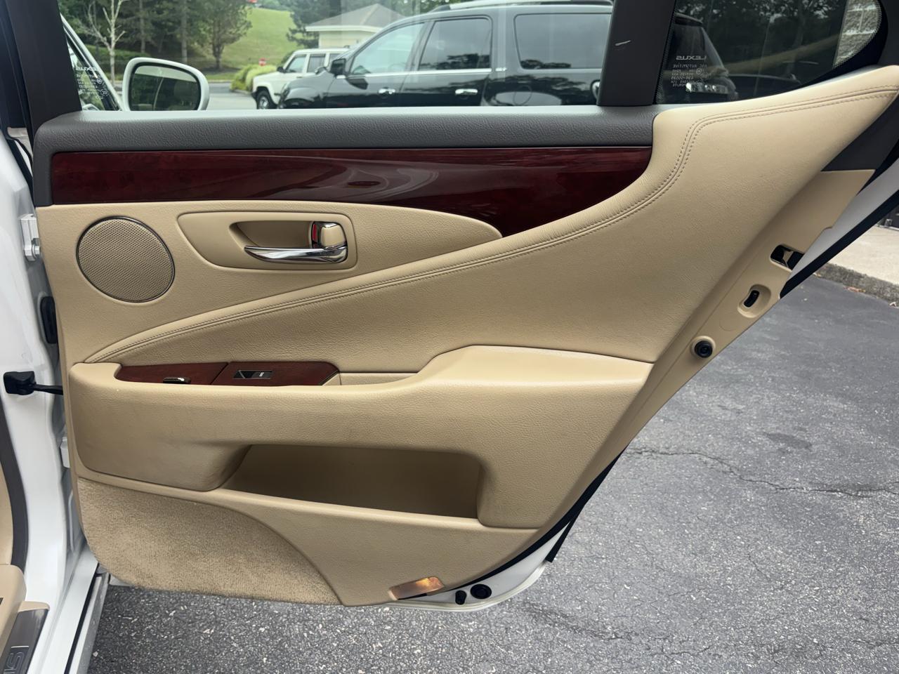 Lexus LS 460 Luxury Sedan AWD 2009