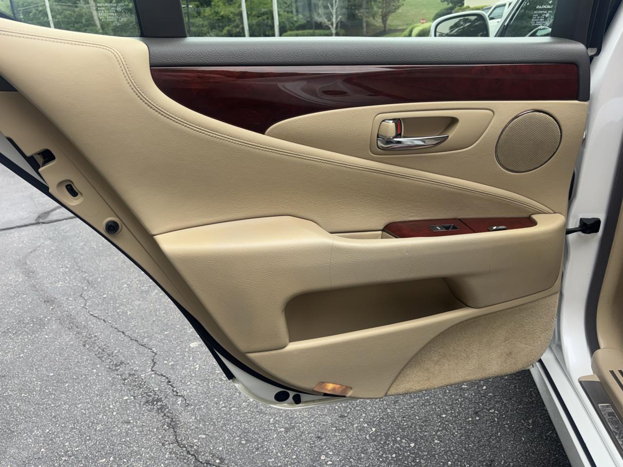 Lexus LS 460 Luxury Sedan AWD 2009