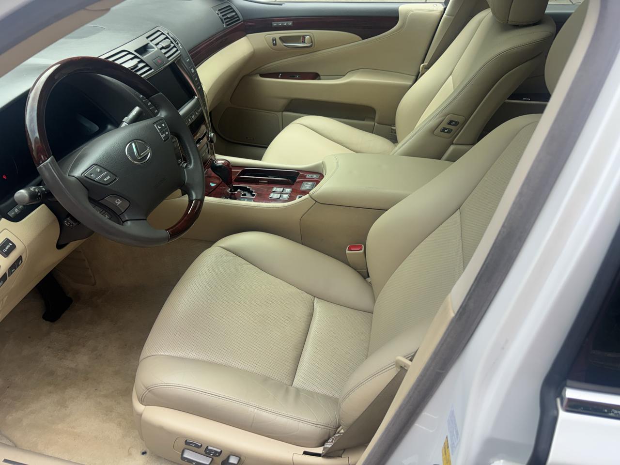 Lexus LS 460 Luxury Sedan AWD 2009