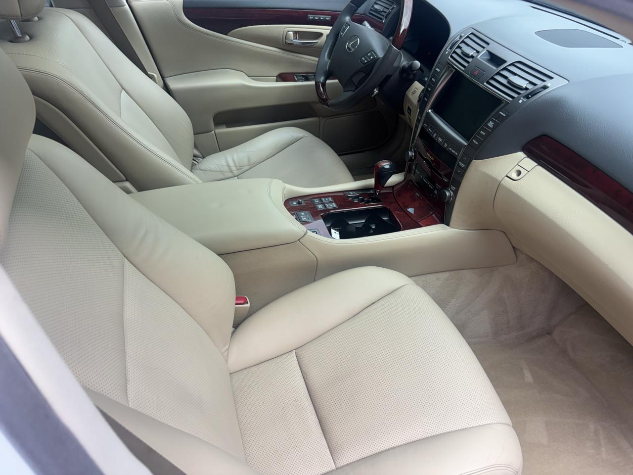 Lexus LS 460 Luxury Sedan AWD 2009