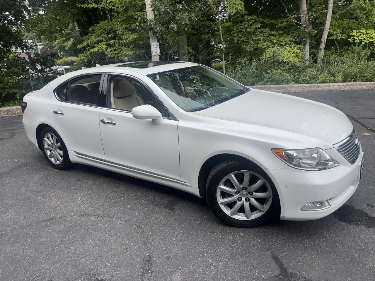 Lexus LS 460 Luxury Sedan AWD 2009