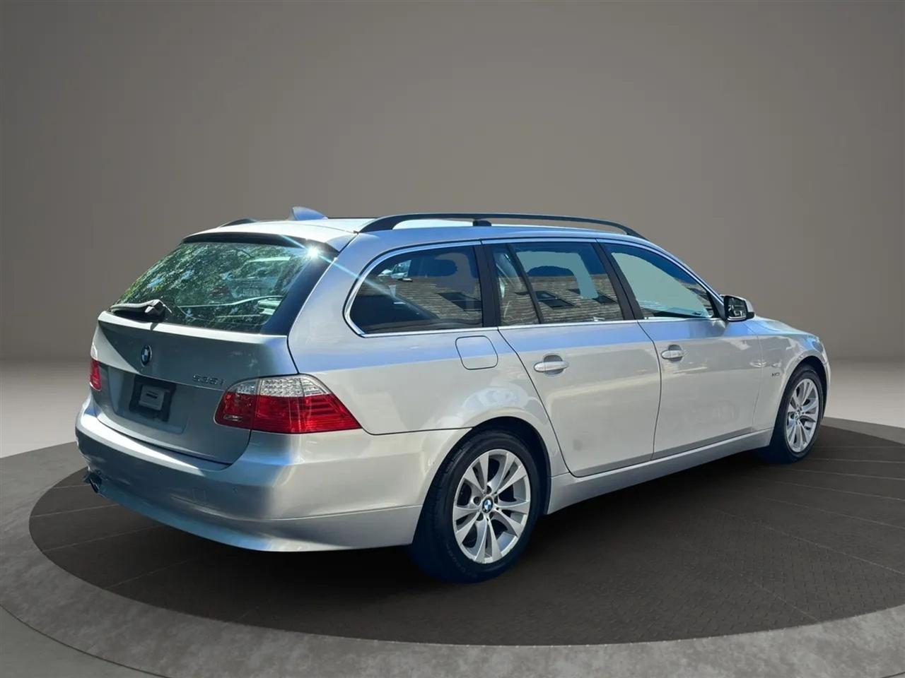 BMW 5-Series Sport Wagon 535xi 2010