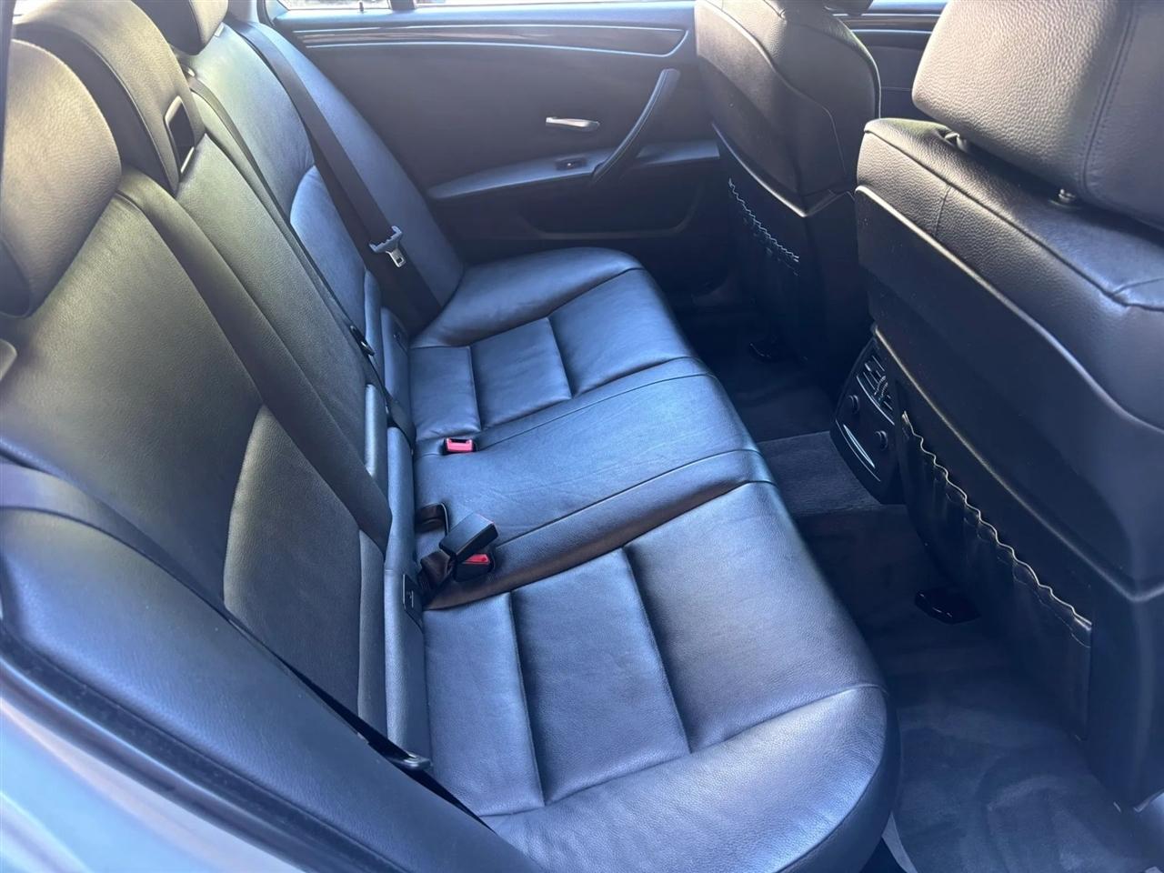BMW 5-Series Sport Wagon 535xi 2010