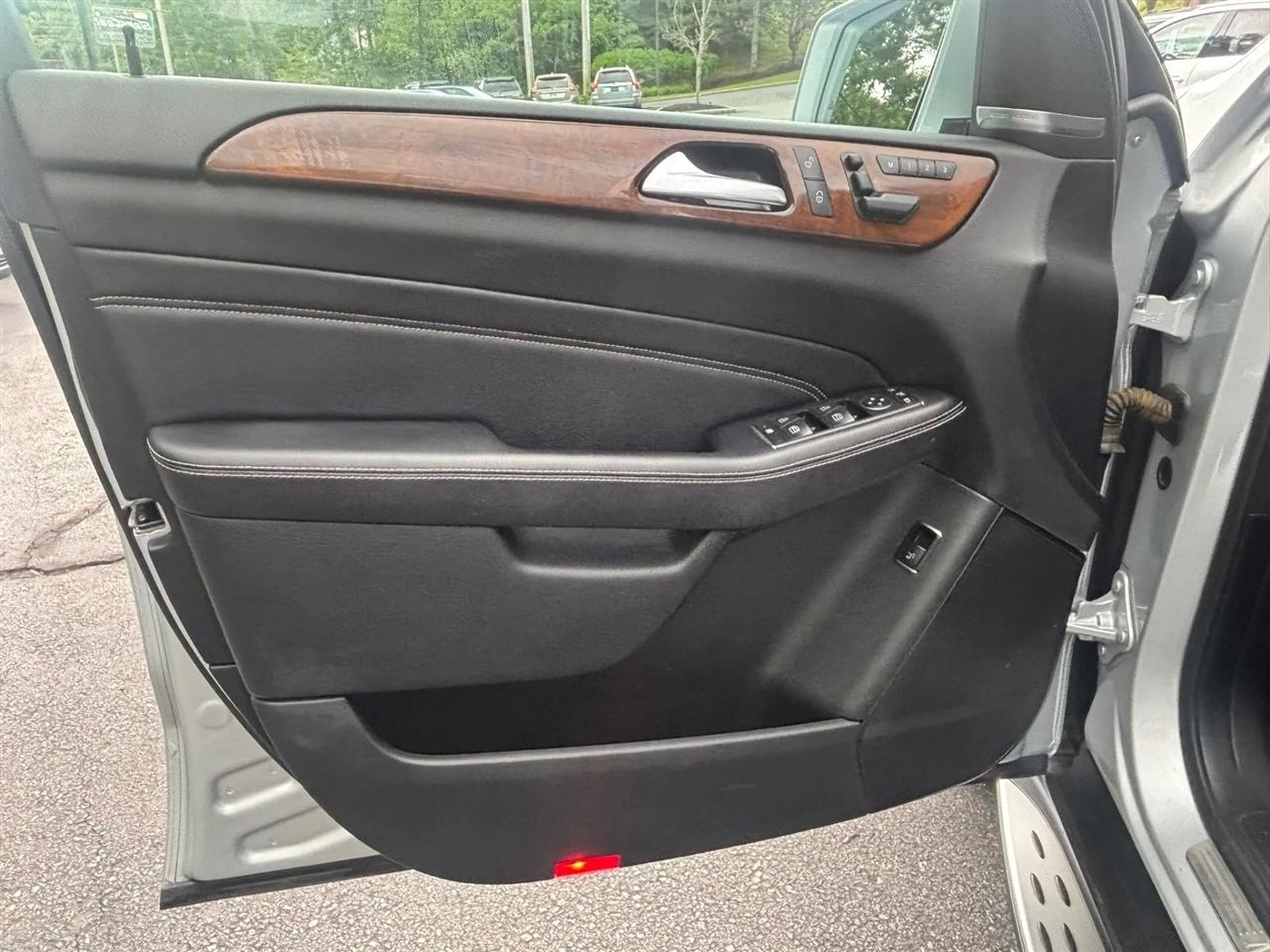 Mercedes-Benz M-Class ML350 4MATIC 2012