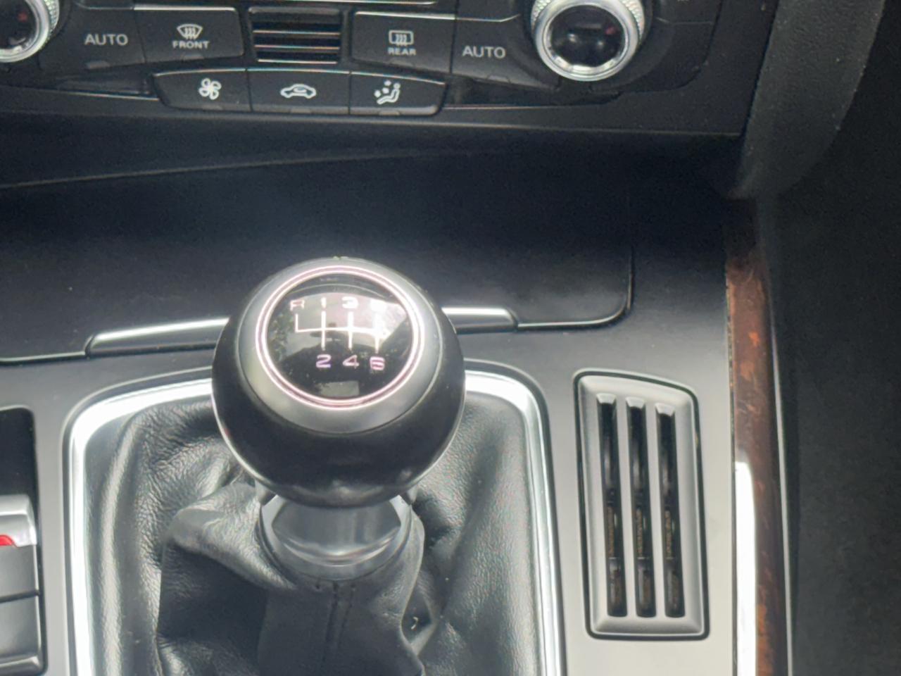 Audi A4 2.0T Premium Sedan quattro Manual 2015