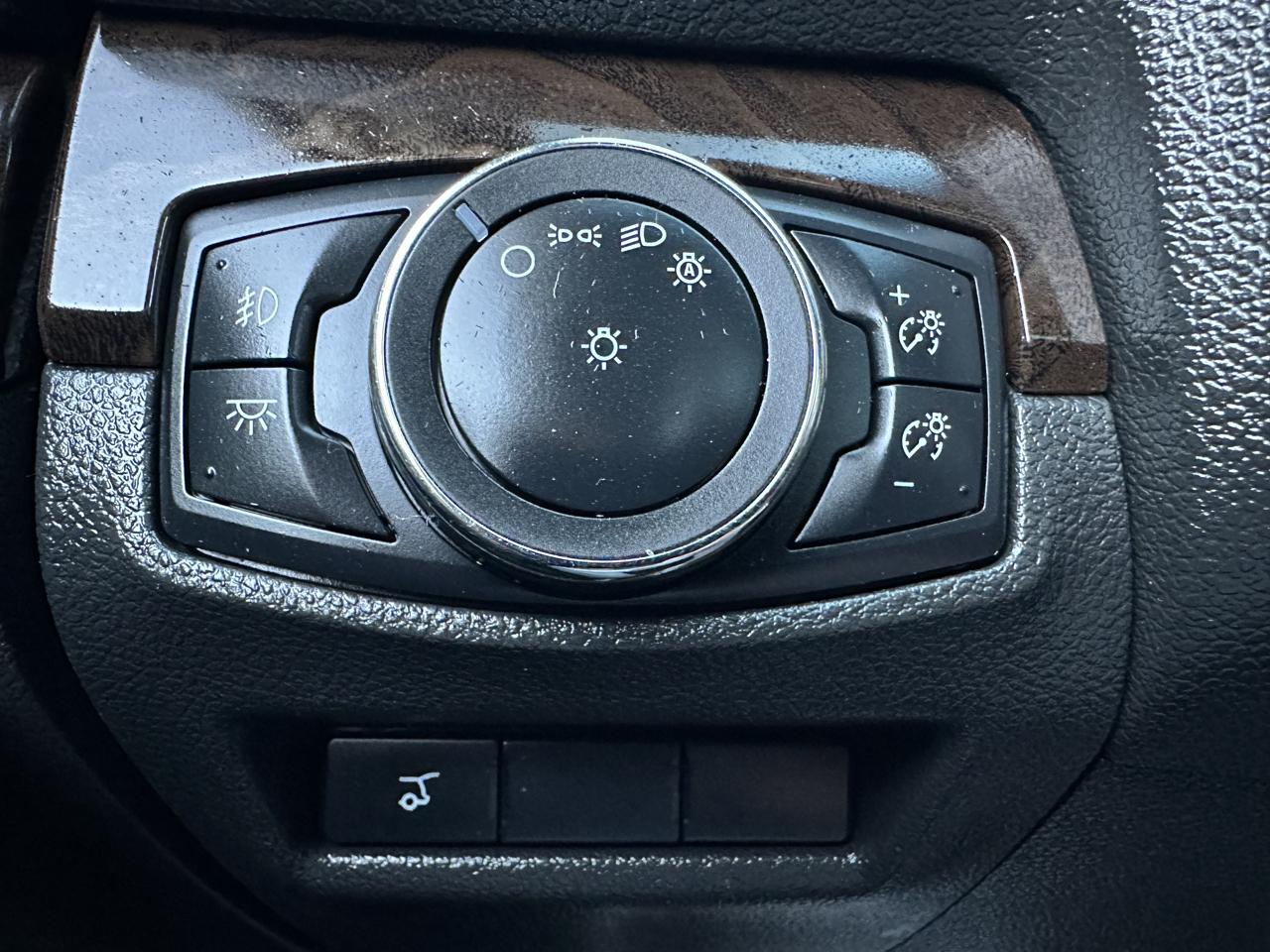 Ford Explorer Limited FWD 2014