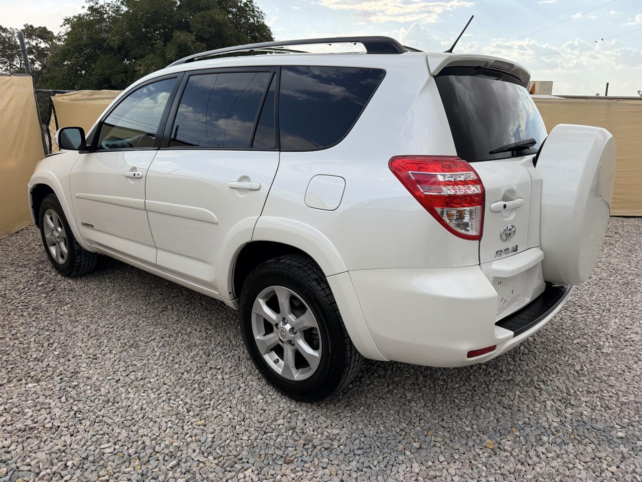 Toyota RAV4 Limited I4 2WD 2011