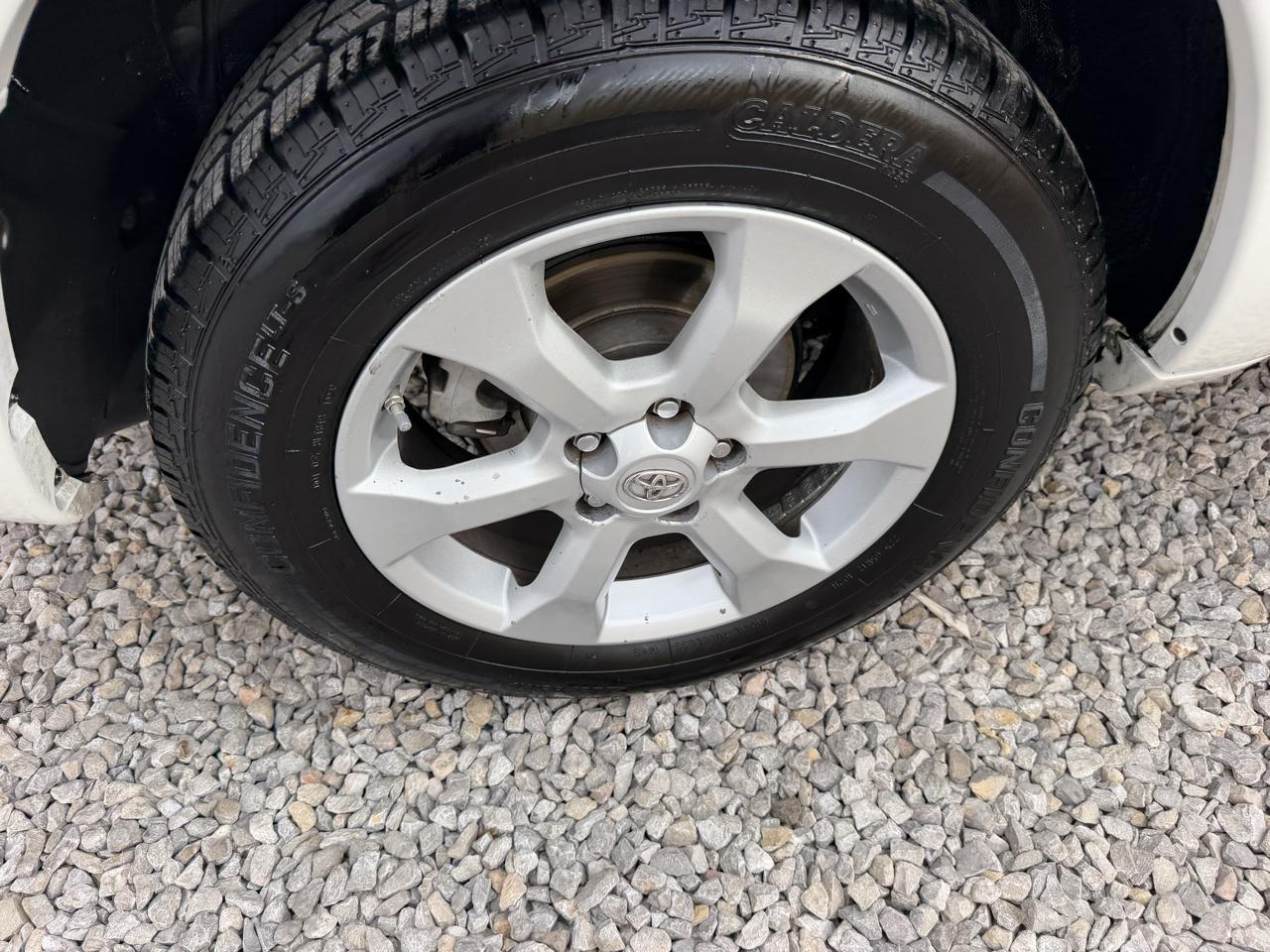 Toyota RAV4 Limited I4 2WD 2011