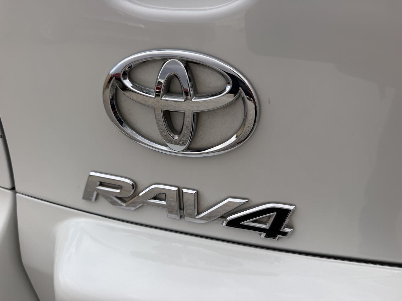 Toyota RAV4 Limited I4 2WD 2011