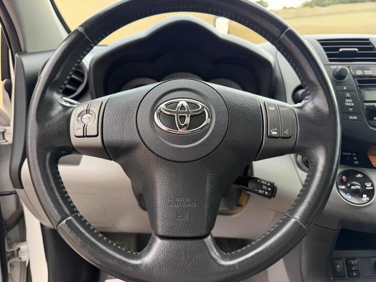 Toyota RAV4 Limited I4 2WD 2011