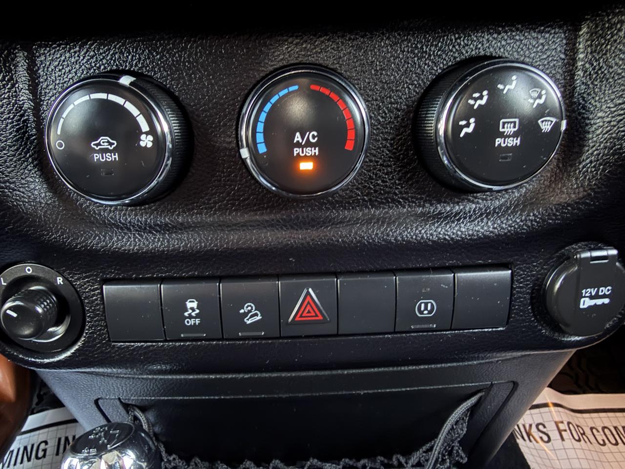 Jeep Wrangler Unlimited Sahara 4WD 2013