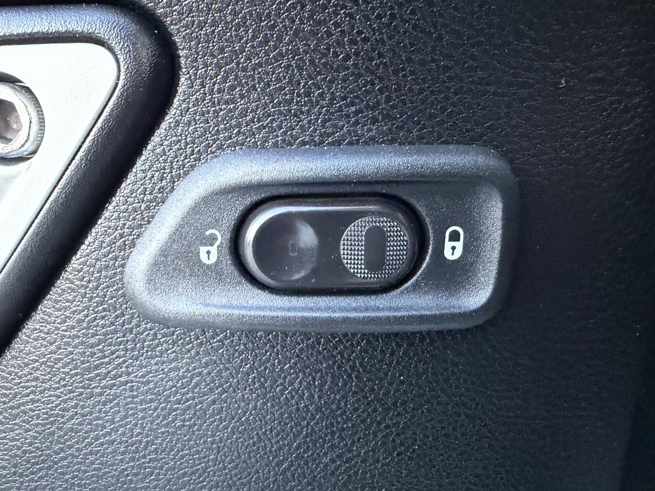 Jeep Wrangler Unlimited Sahara 4WD 2013