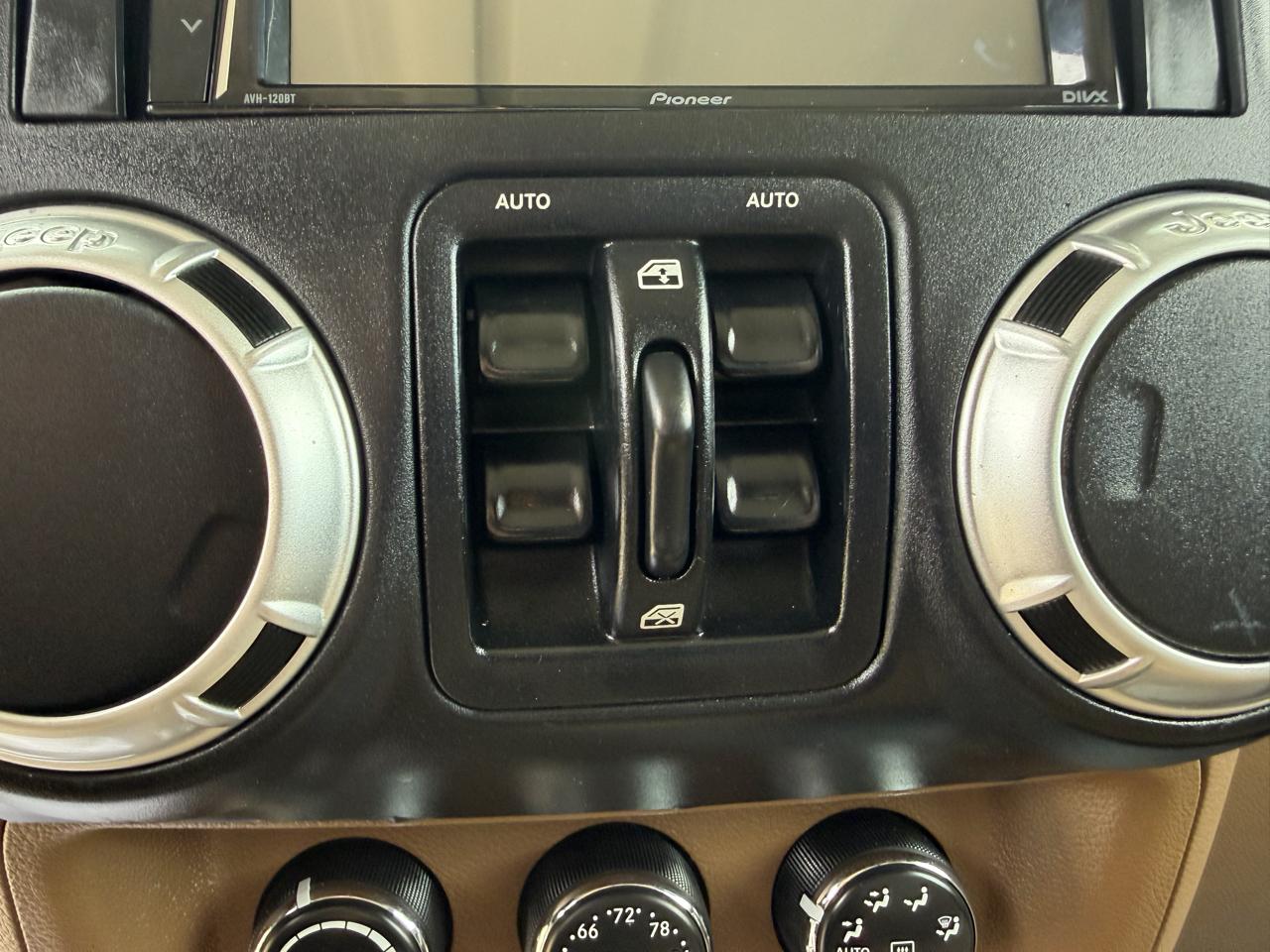Jeep Wrangler Unlimited Sahara 4WD 2012