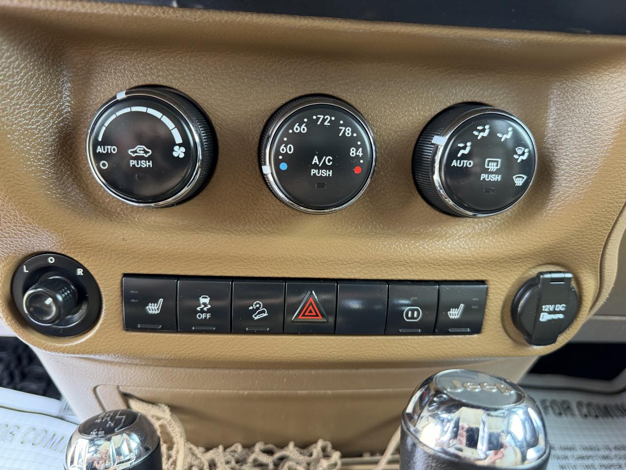 Jeep Wrangler Unlimited Sahara 4WD 2012